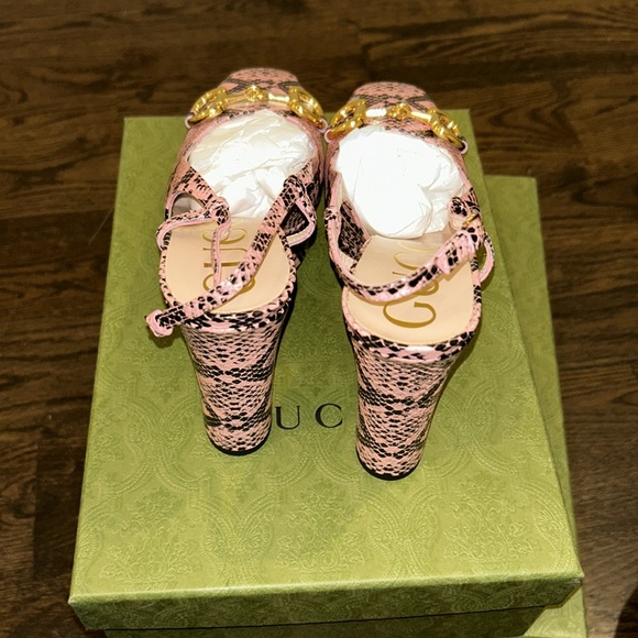 Gucci Horsebit Python Print High Heel Pumps - Picture 3 of 6